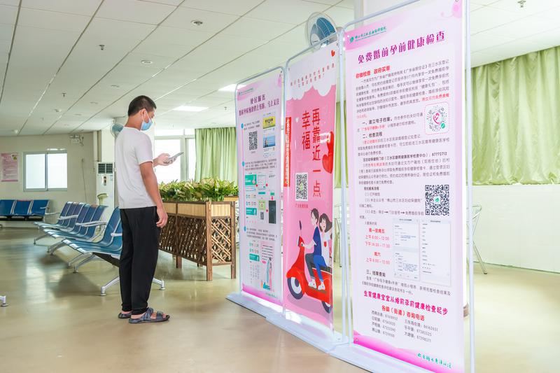 在做借卵私立供卵试管移植中放置多少个胚胎？