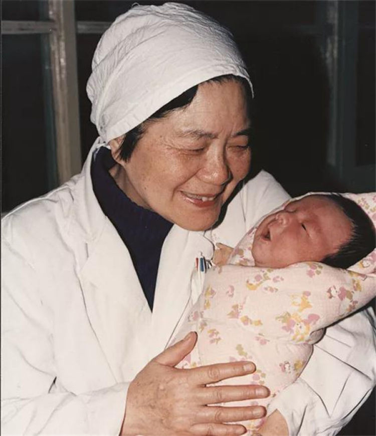 泰国供卵代怀试管代生移植后，不光是要躺在床上。